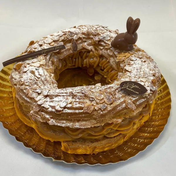 Paris Brest pâte à choux avec crème pâtissière praliné